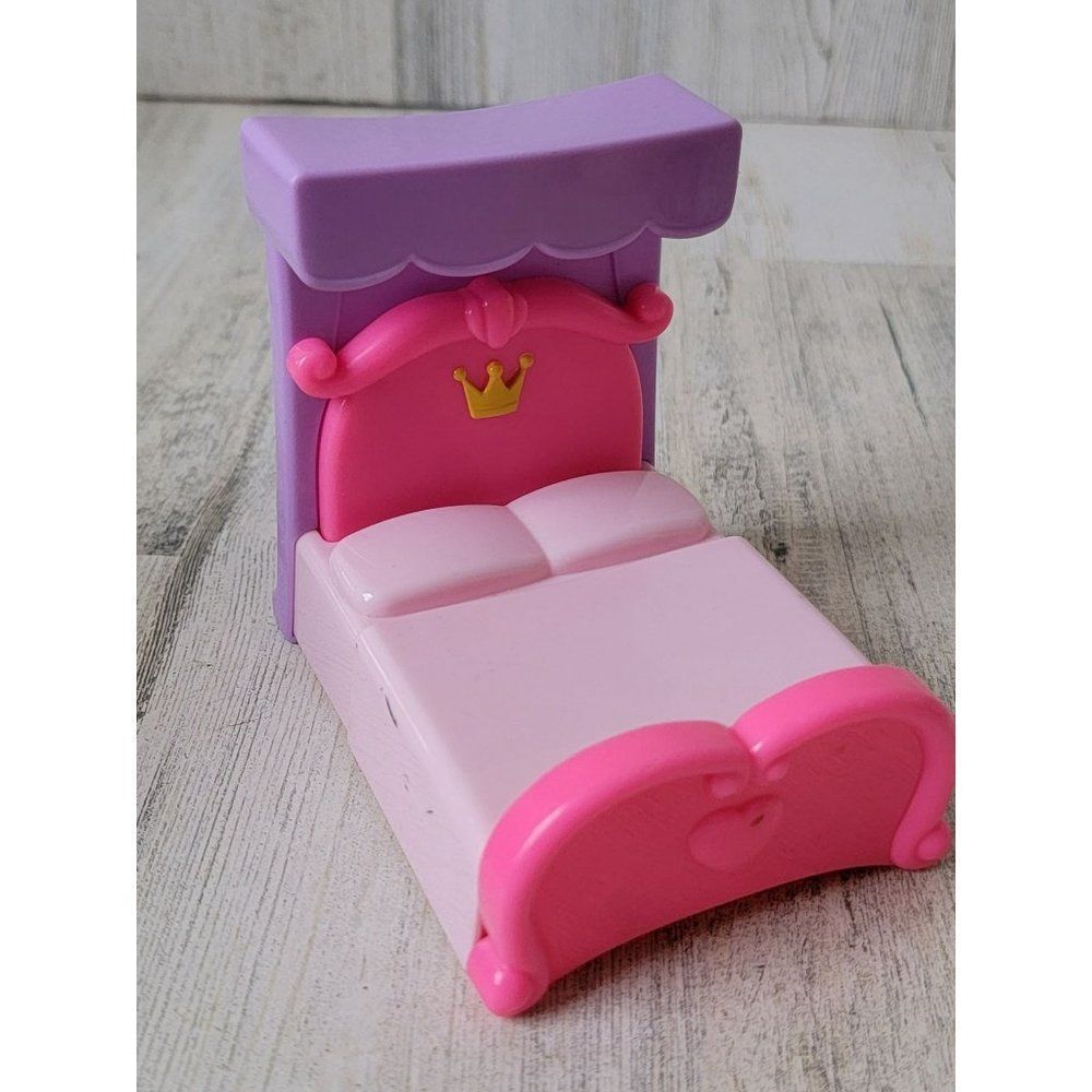 Pink crown princess bed dollhouse accessory toy figure